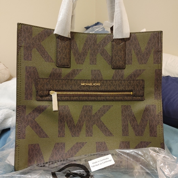 MK kenley Tote/Sold - Picture 3 of 3